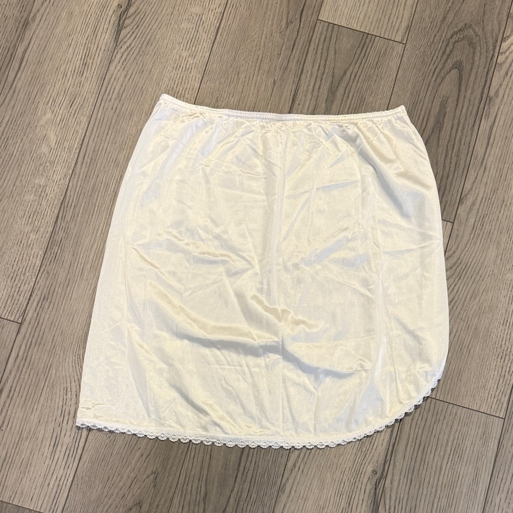 Junior size small slip in good used condition - Picture 3 of 3